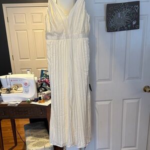 Elegant White Sleeveless Dress